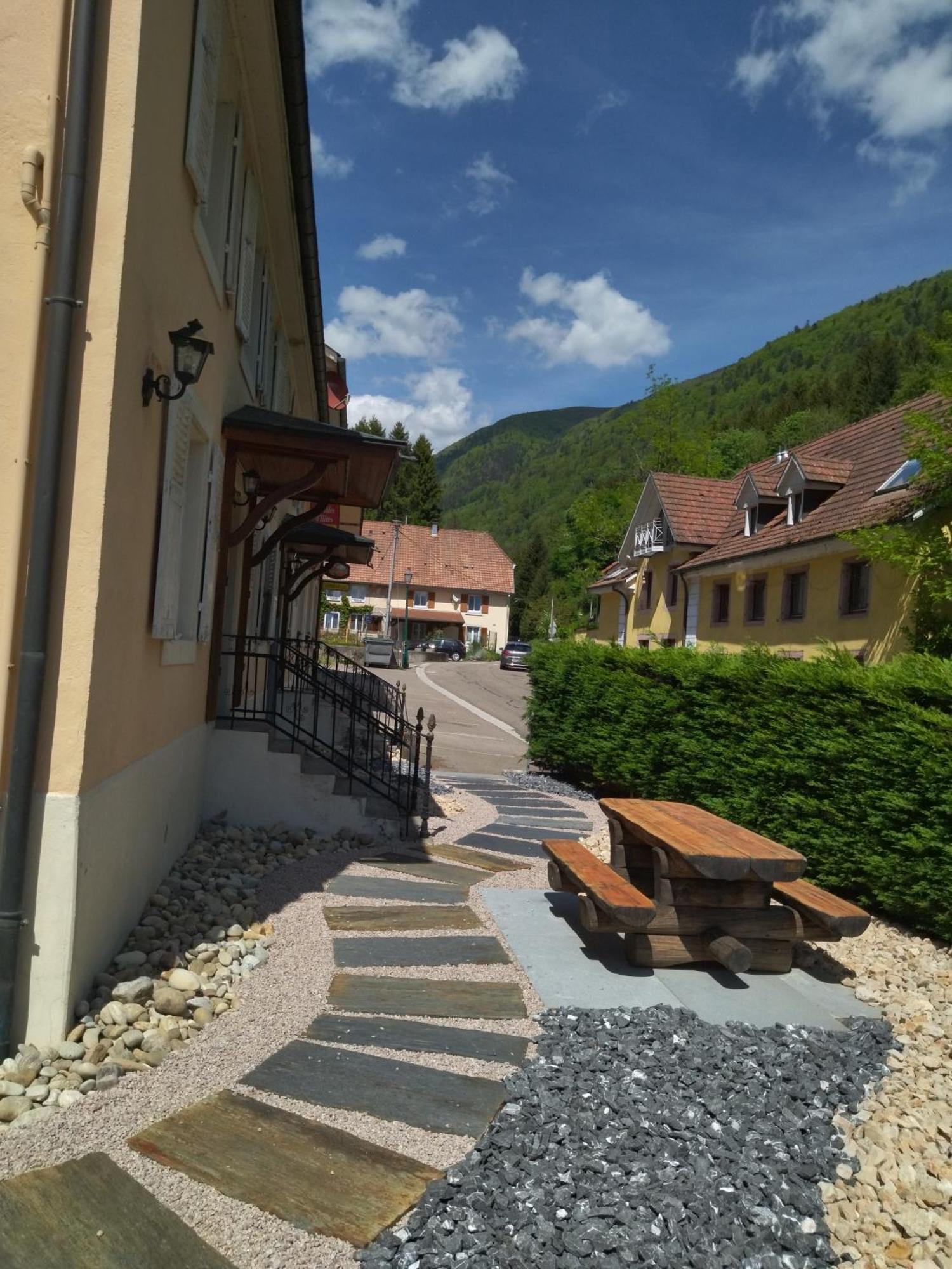 Bed and Breakfast Le Soleil Wildenstein Екстер'єр фото